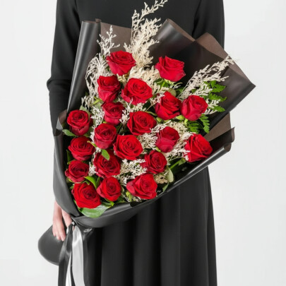 Траурный Букет из Красных Роз и Лимониума фото