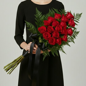 Траурный Букет из Роз и Папоротника фото