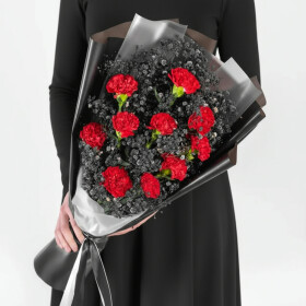 Траурный Букет из Красной Гвоздики и Черной Гипсофилы фото