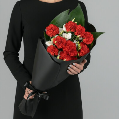Траурный Букет из Эустомы Белой и Гвоздики Красной фото
