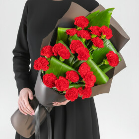 Траурный Букет из Красных Гвоздик и Аспидистры фото